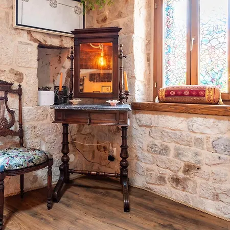 Traditional In Stone House In Heart Of Casa de Férias Trogir