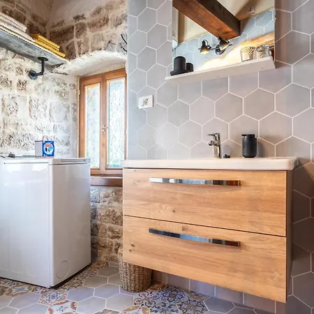 Casa de Férias Traditional In Stone House In Heart Of Trogir