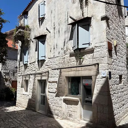 Traditional In Stone House In Heart Of Casa de Férias Trogir